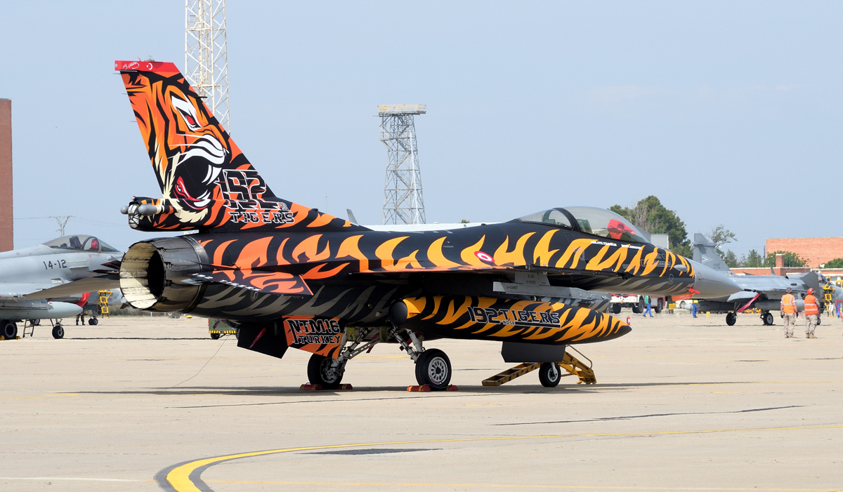 F-16 Falcon - Nikon D500 + AFS 24-120 � Enric Pujol