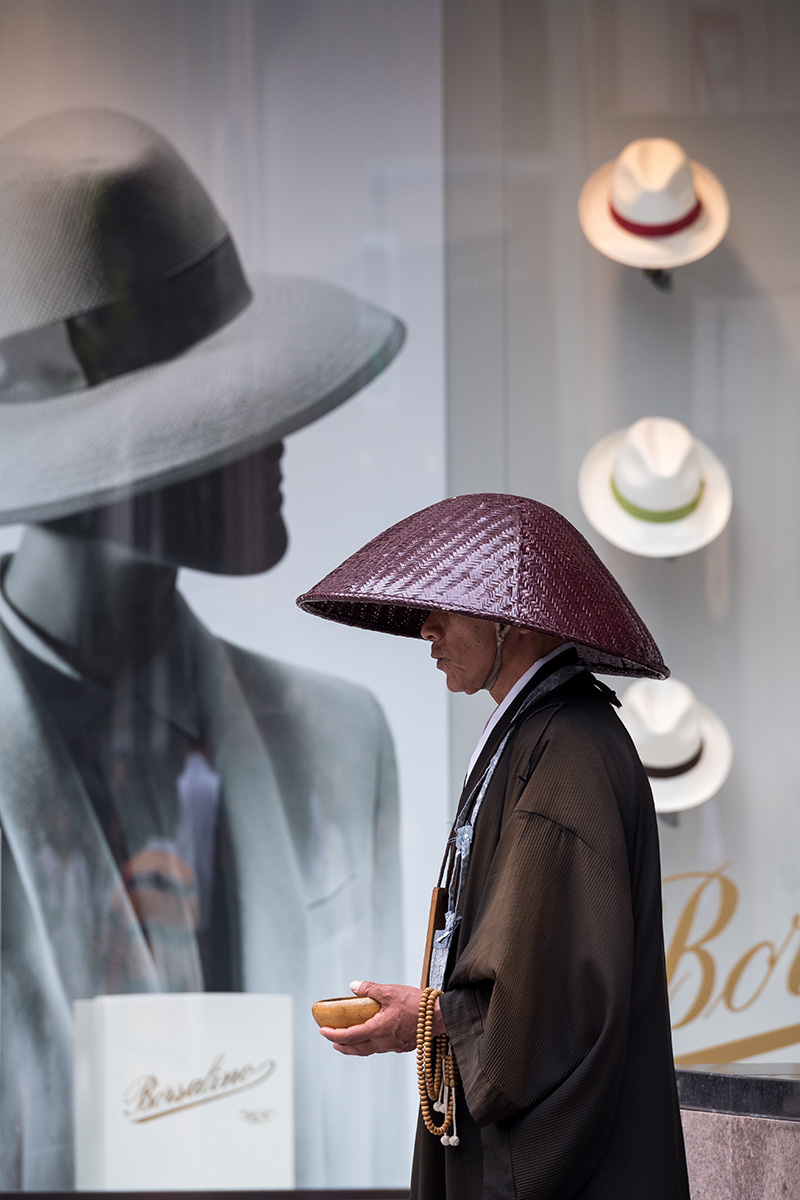 Diseccionando el caos de Tokio | Hats | Nikon D5, AF-S NIKKOR 80-400mm f/4.5�5.6G ED VR  | �Lukasz Palka